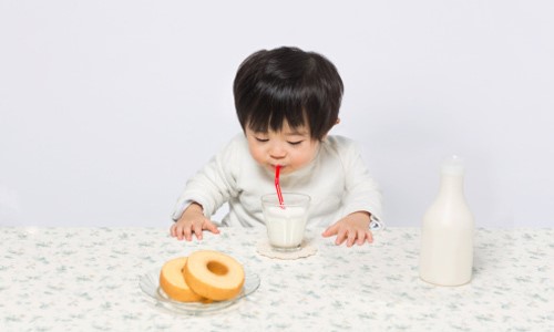 Nỗi đau đầu về việc ăn uống bừa bãi của con mình sẽ tan biến nếu bố mẹ áp dụng 7 chiêu kinh điển này - Ảnh 4
