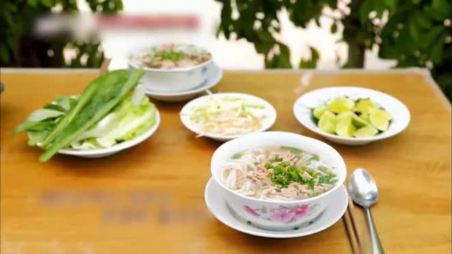 Những lần sao Hàn đến Việt Nam khám phá ẩm thực: Không thể ngừng ăn món nào vì quá ngon - Ảnh 2.