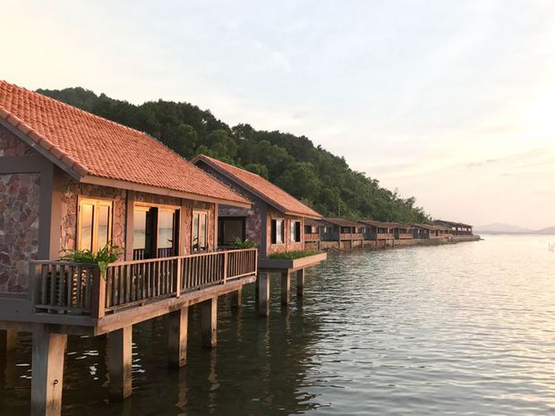 Maldives phiên bản Huế ”: Ngôi nhà gỗ trên mặt nước đầu tiên tại Việt Nam, thơ mộng và vô cùng tinh tế - Ảnh 3.