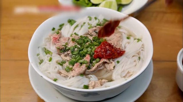 Những lần sao Hàn đến Việt Nam khám phá ẩm thực: Không thể ngừng ăn món nào vì quá ngon - Ảnh 5.