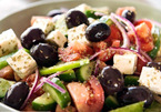 Tự làm món salad Hy Lạp đẹp mắt và lạ miệng cho một kỳ nghỉ cuối tuần