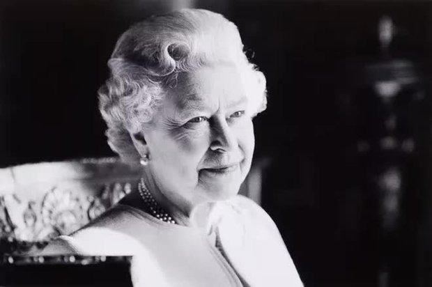 Những lần Nữ hoàng Elizabeth II được chiếu trên màn ảnh: Có những diễn viên rất giống nguyên mẫu - Ảnh 1.