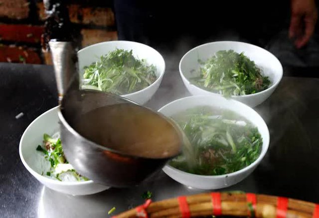 Phở Việt Nam được ca ngợi: Món ăn bộc lộ nhịp điệu của cả dân tộc - Ảnh 1.