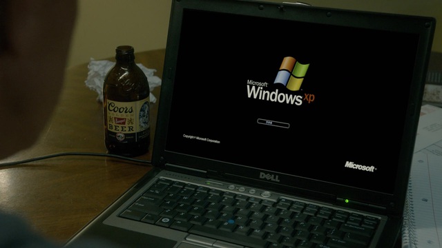 Microsoft cảnh báo rằng bài hát có thể làm hỏng máy tính xách tay ngay cả khi nó được để từ xa - Ảnh 2.